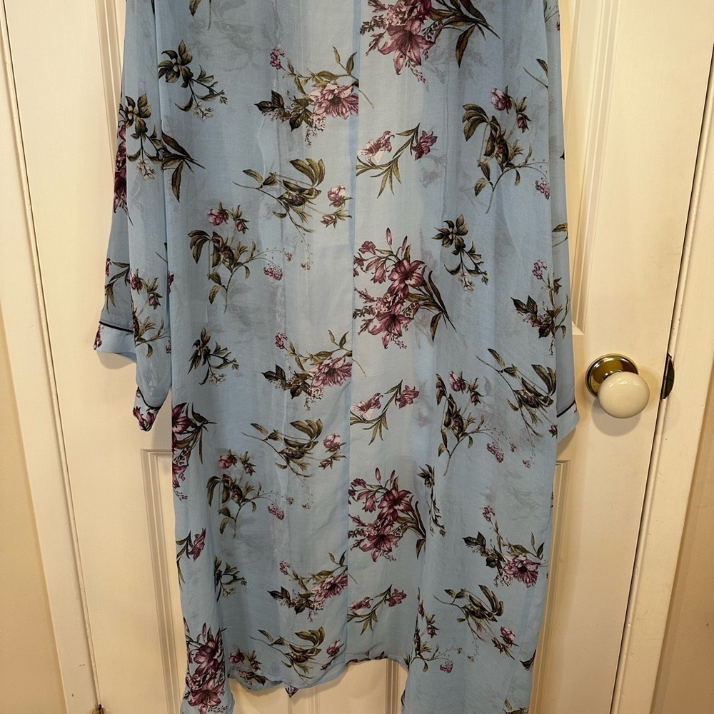 Bleuh Ciel Light Blue Floral Kimono - Picture 4 of 6